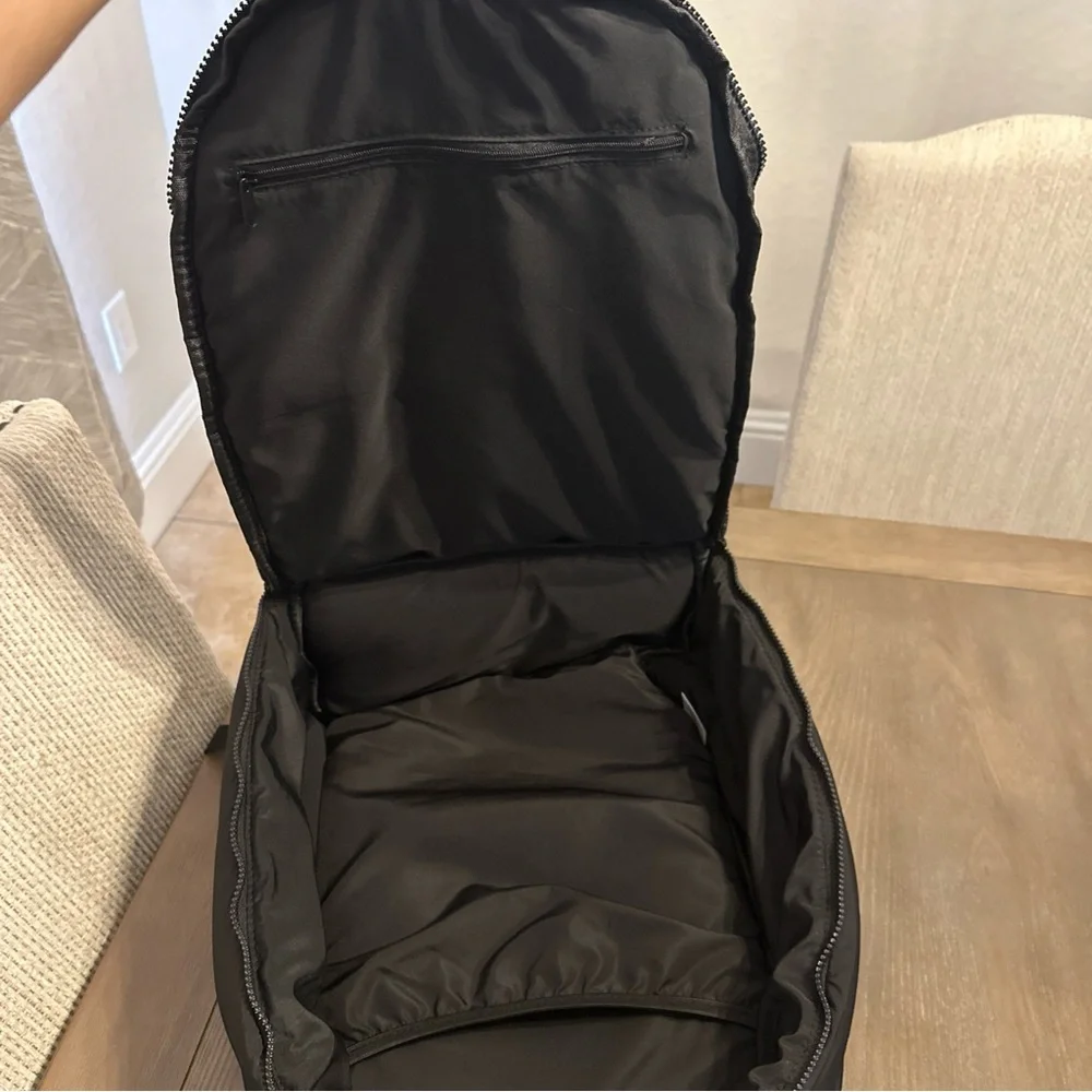 Wilo The Label Black Quilted Travel Backpack - Picture 5 of 10